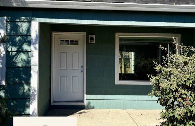 3 Bedroom/ 2 Bath Medford Rental Available in Quiet Medford Neighborhood - 138 Western Avenue, Medford, OR 97501