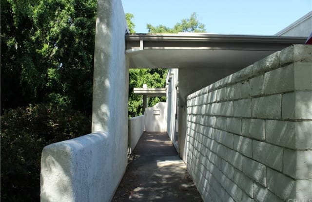 2233 Via Puerta - 2233 via Puerta, Laguna Woods, CA 92637