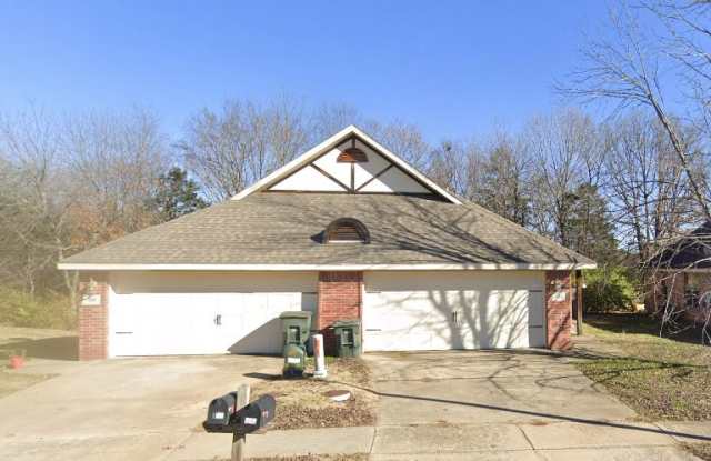 182 S Ray Ave - 182 South Ray Avenue, Fayetteville, AR 72701