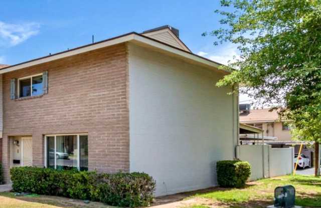 Charming 3BR Townhome in Phoenix photos photos