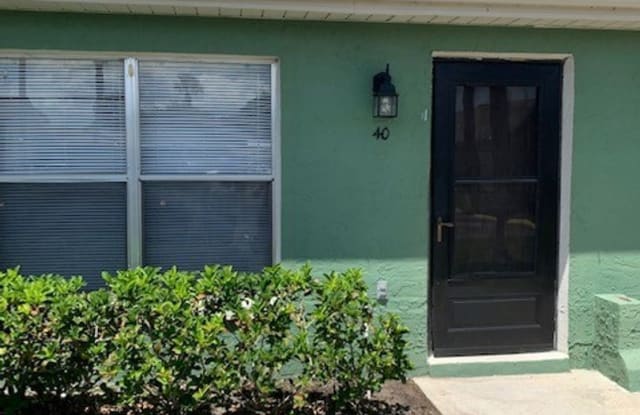 40 E Country Cove Way - 40 East Country Cove Way, Buenaventura Lakes, FL 34743