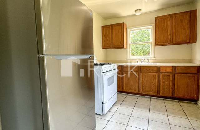 3 Bedroom Home in Del City with fresh paint & new carpet! Gallery 4