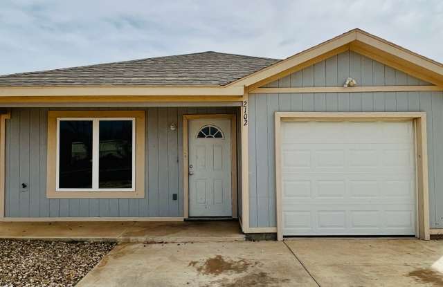 MOVE-IN SPECIAL: Adorable 3/2/1 Located in Northeast Lubbock photos photos