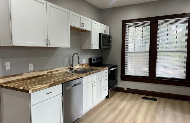 *Available August 2028!* 5 bedroom house downtown!! Recently Renovated! Gallery 4