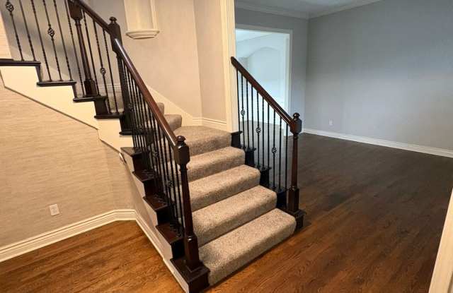 Do not miss this Absolutely Beautiful, Bright and Spacious 4 Bed/4.5 Bath Overland Park Home with Finished Basement, 3-Car Garage & Fenced Yard!! Gallery 3