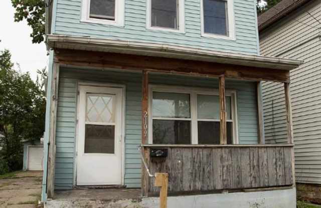 2 bedroom, 1.5  bathroom two-story home conveniently located near Bee Branch Gallery 1