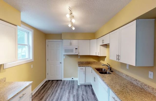 2734 Merle Hay Rd - 2734 Merle Hay Rd, Des Moines, IA 50310