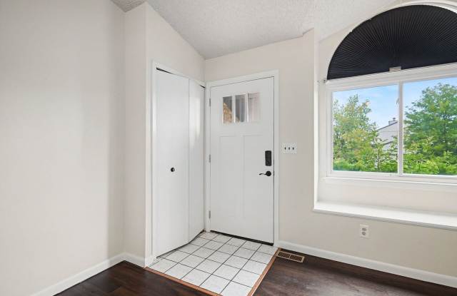 Great home on Cul-De-Sac, Big Yard, Views! Move in Ready NOW! Gallery 4