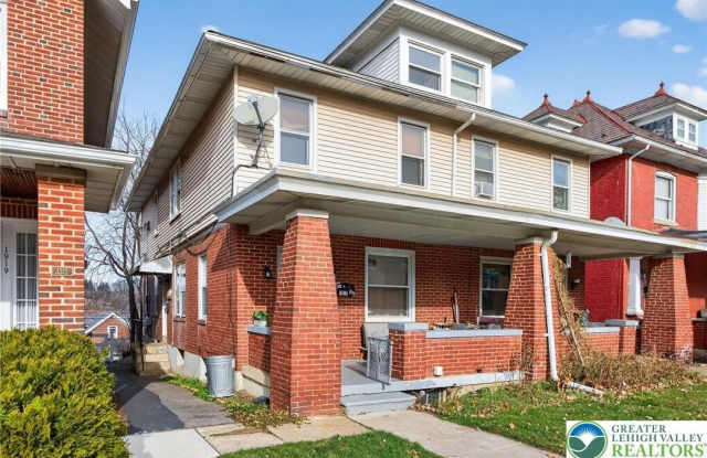 1917 1/2 Ferry Street unit: 2 photos photos