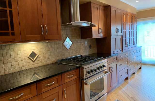 95 Waterside Close - 95 Waterside Close, Eastchester, NY 10709