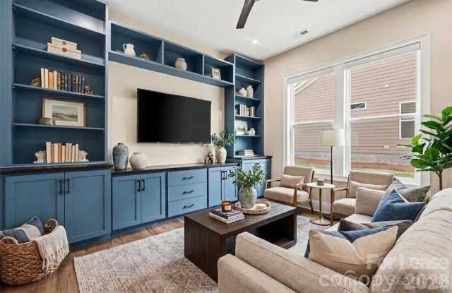 2026 Lake Como Drive Gallery 3