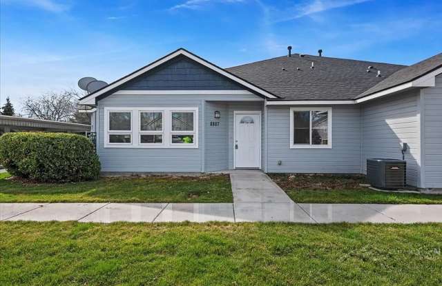 Fabulous Location! Pool! Single level! 2 bedroom, 2 bathrooms. New flooring. ADA Unit. photos photos