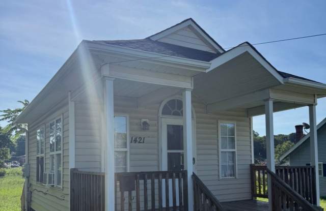 Tiny Home For Rent Near Downtown photos photos