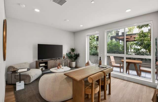 5420 Sunset Gallery 3