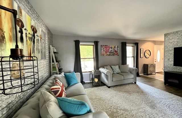 1328 Hill Road Gallery 3
