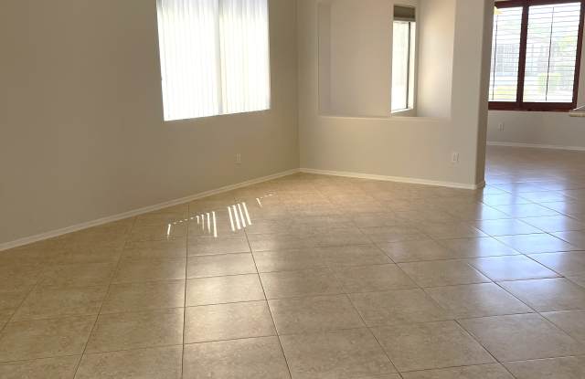 2114 E Cherry Hills Pl Gallery 3