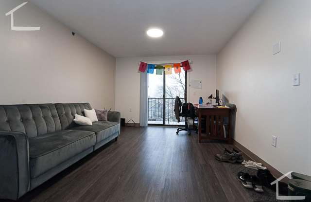 Beautiful 2 bed unit located next to Huntington Circle and the Green Line!! - 5 Darling Street, Boston, MA 02120