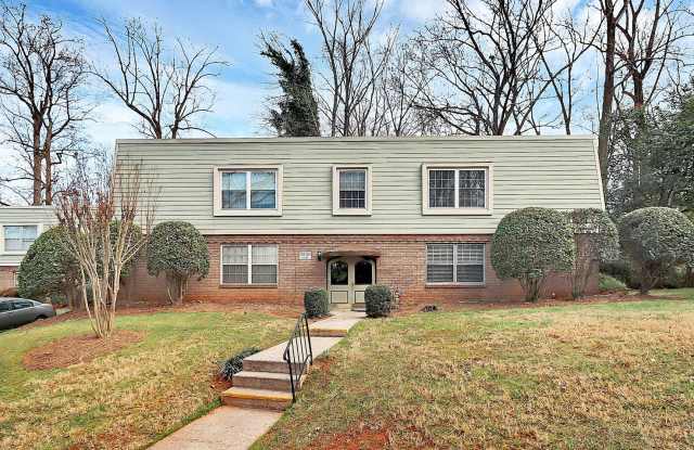 Discover the perfect blend of style and convenience in this top-floor, 1-bedroom condo in the heart of Dilworth - 2636 Park Road, Charlotte, NC 28209