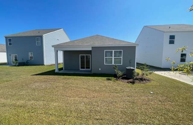 3 BR 2 BA Home in Waterside - Community Pool Gallery 3