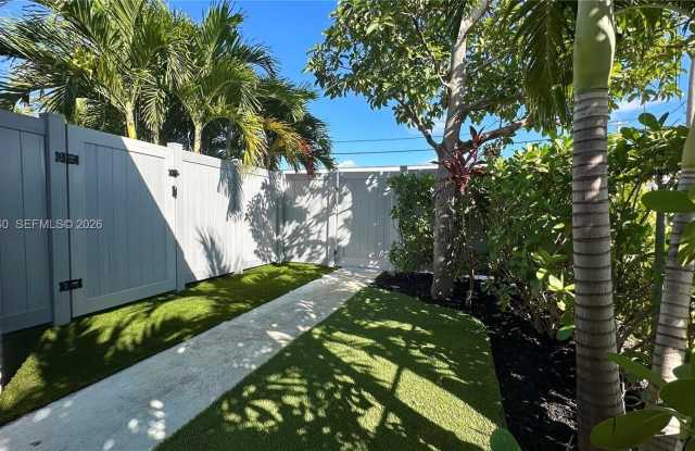 1109 NE 6th Ave photos photos