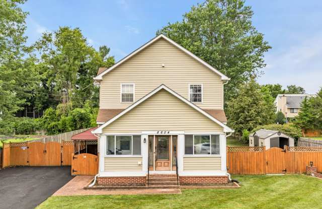 Welcome to Woodlawn Court! Gallery 3