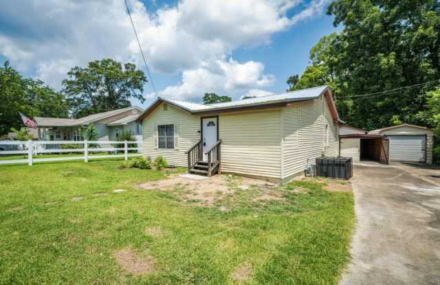 Stunning Renovated 3BR/2BA Home – Move-In Ready! Gallery 3