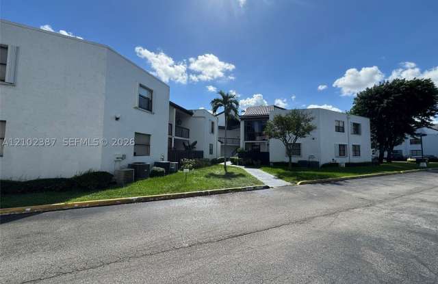 9419 Fontainebleau Blvd Gallery 4