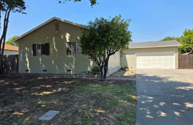 4 bedroom single story near freeway  shopping! photos photos