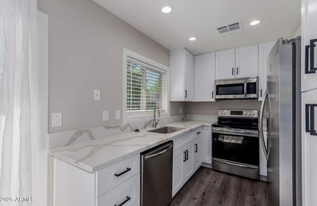3306 S PARKSIDE Drive Gallery 2