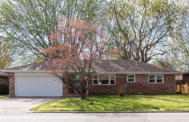 Available July 15! - 3317 South Jefferson Avenue, Springfield, MO 65807