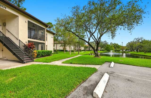 Furnished Ground Floor Corner Unit - Palm Harbor! Gallery 3