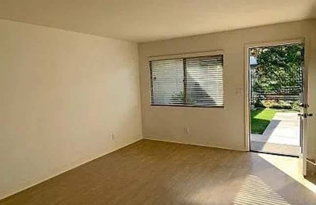 181 Del Mar Gallery 4
