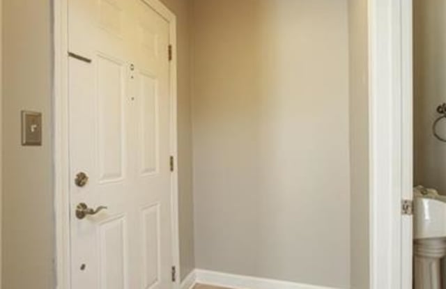 998 Glenwood Avenue SE Gallery 2