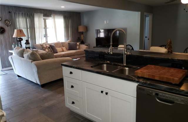 209 Avacado CT Gallery 3