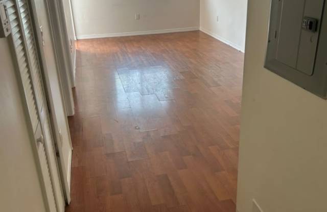 2621 SE 12th Road, Unit 202 Gallery 1