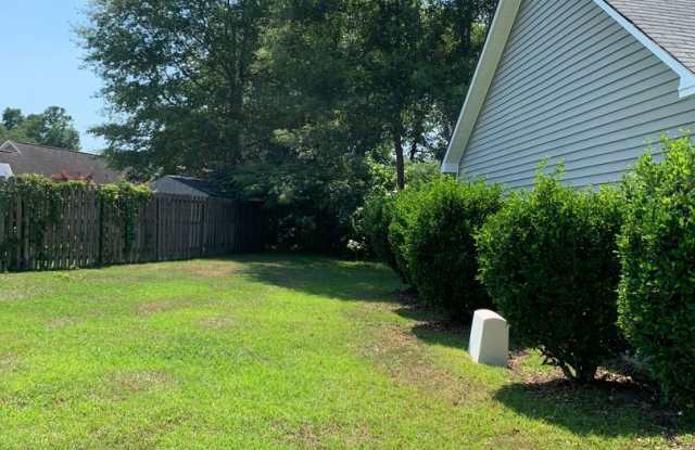 3 Bedroom 2 Bath House on Mill Creek - Leland, Available Now Gallery 2