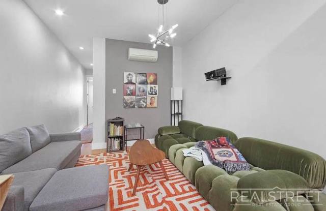 1346 Hancock Street photos photos