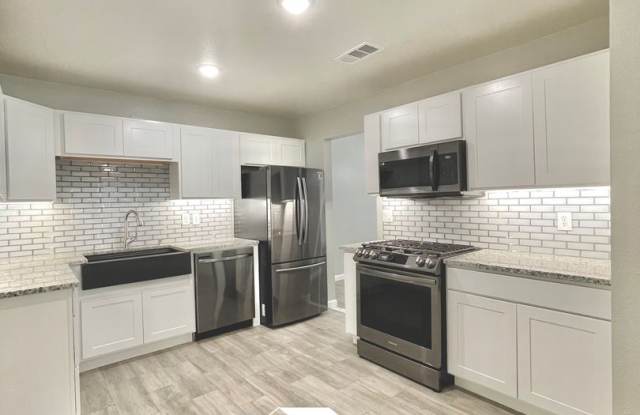 2 WEEKS FREE RENT! Renovated in 2023, 3 Bedroom 2 Bath Home now available! Gallery 4