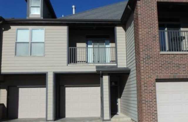Luxurious 1 Bedroom Condo @ Old Hawthorne! Gallery 2