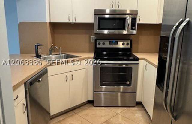 10005 SW 77th Ct Gallery 4