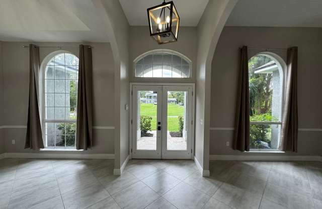 Beautifully Renovated 4/3 Home ~ East Orlando ~ Fenced Yard ~ No HOA! Gallery 4