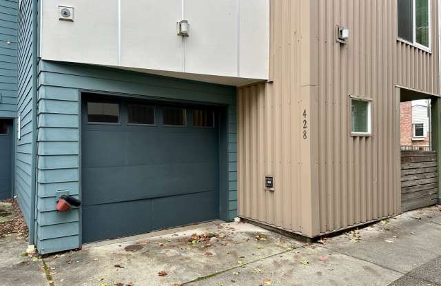 Enjoy pets and parking at this ideal townhouse photos photos