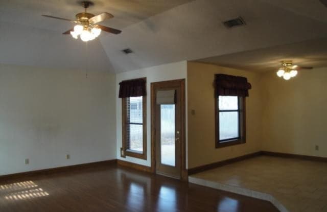 402 Cedar Ridge Dr Gallery 4