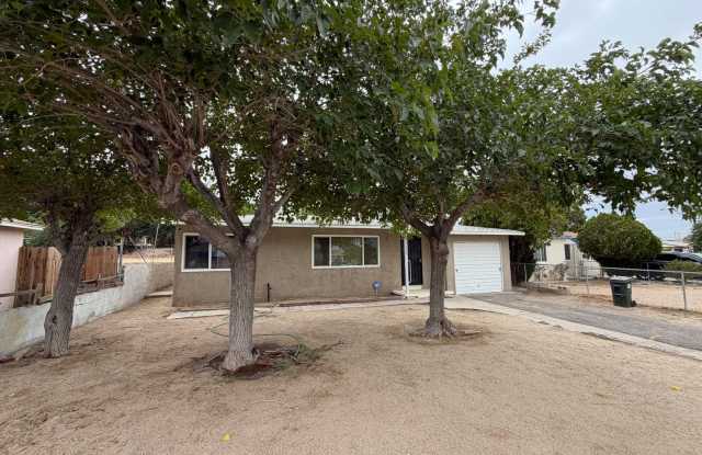 **MOVE IN SPECIAL - 1/2 OFF 1ST MONTH'S RENT OAC ( 650+ Credit Score) ON A 1 YEAR LEASE** 4 Bedroom 2 Bathroom House with Fenced Yard & 1 Car Garage Gallery 3