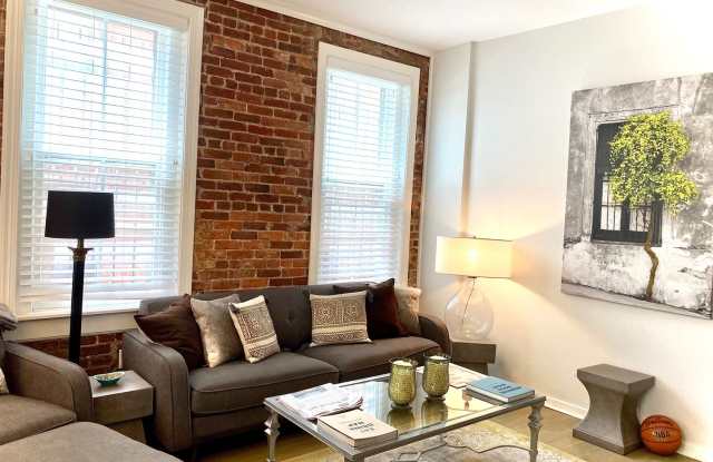 Bright Modern 1 bedroom Condo in DuPont steps to Adams Morgan! Gallery 4