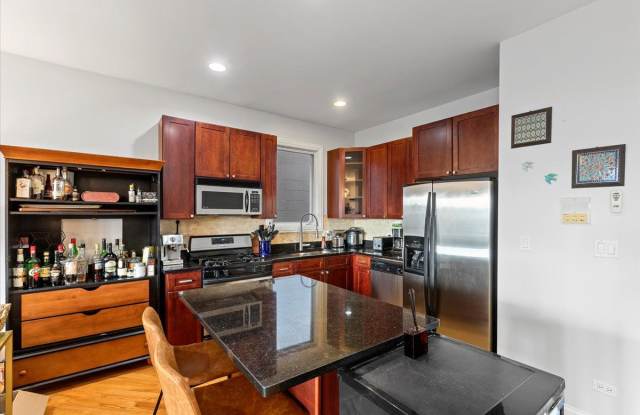 921 North Damen Avenue photos photos