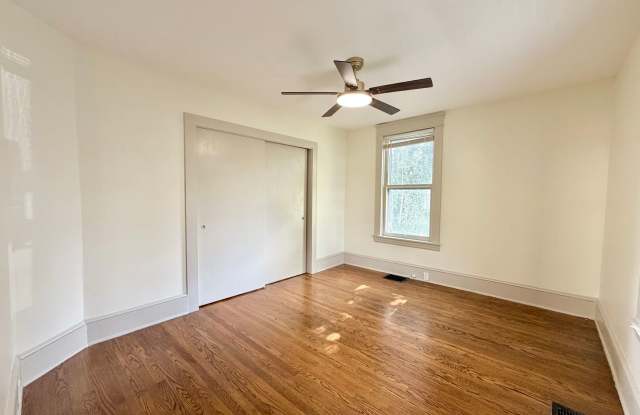 Spacious 4-Bedroom Historic Home Near Downtown Kingsport | 2,250 Sq. Ft. Gallery 4