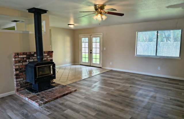 4 Bed Happy Valley Home – Large Yard – Available Now photos photos