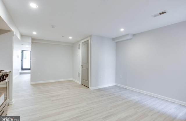 7 S STREET NW Gallery 4