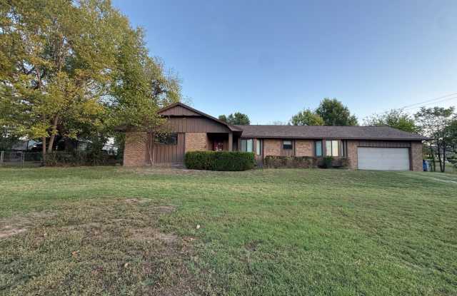 ***1298 E. Main Street*** Gallery 1